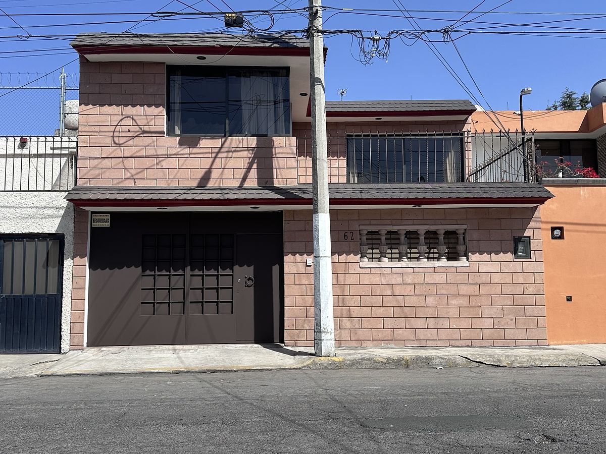 2 de 25: Fachada exterior