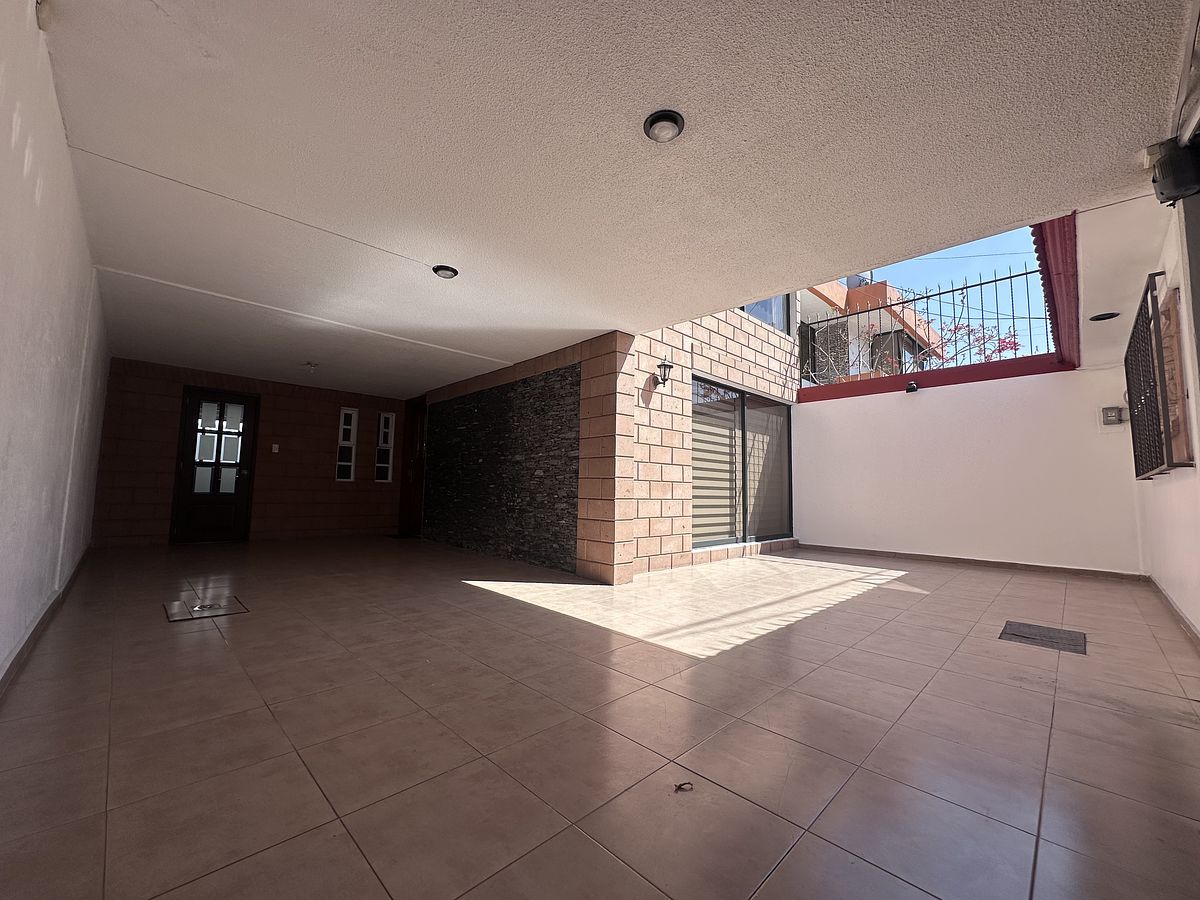 24 de 25: Vista general del garaje