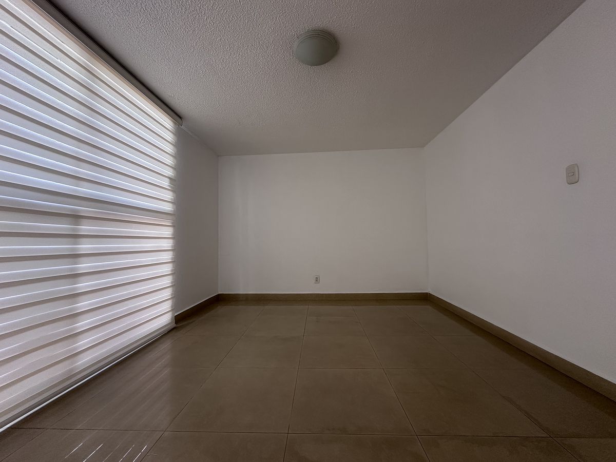 8 de 25: Comedor con persianas nuevas