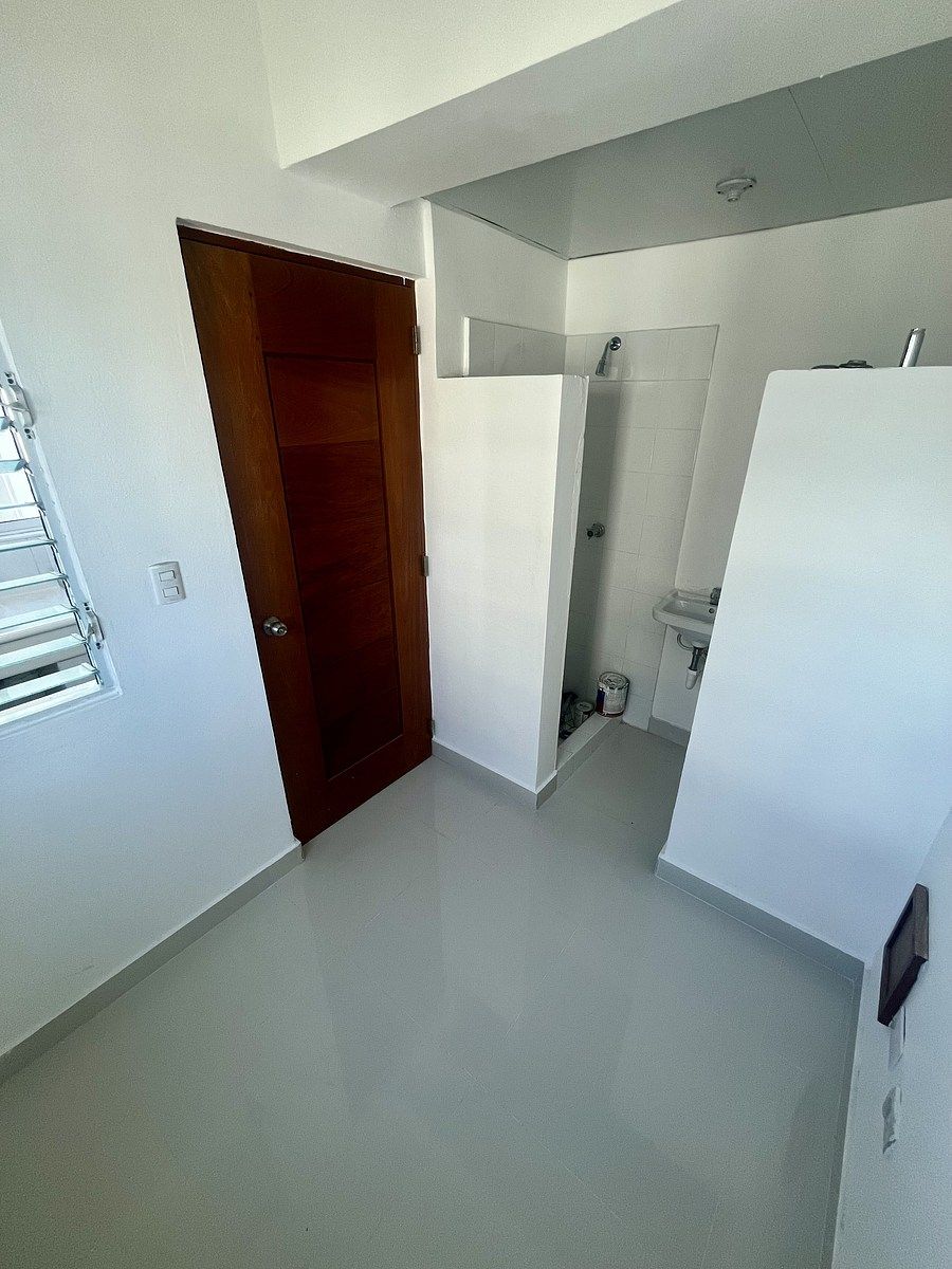 13 de 13: Cuarto de servicio con baño