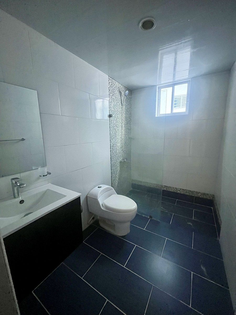 11 de 13: Baño completo