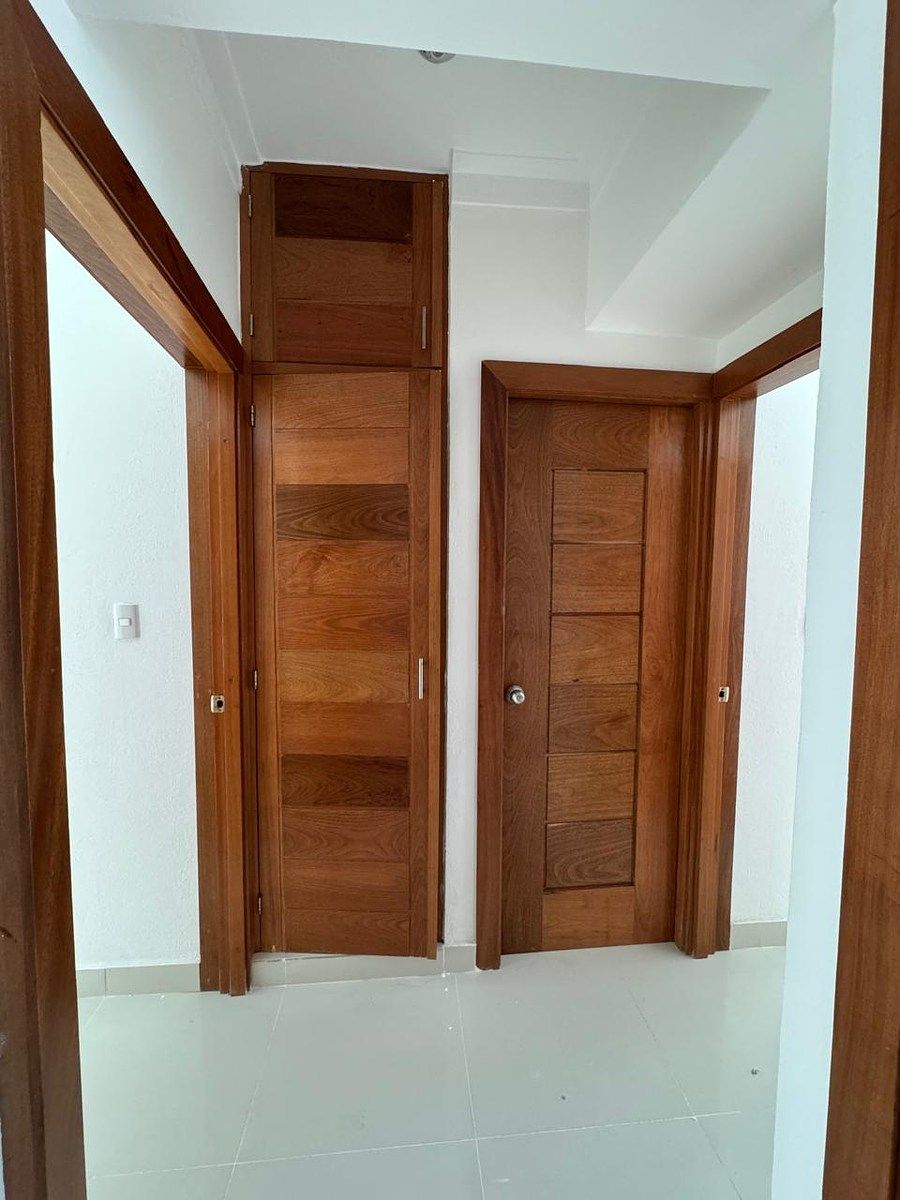 8 de 13: Clóset de ropa blanca