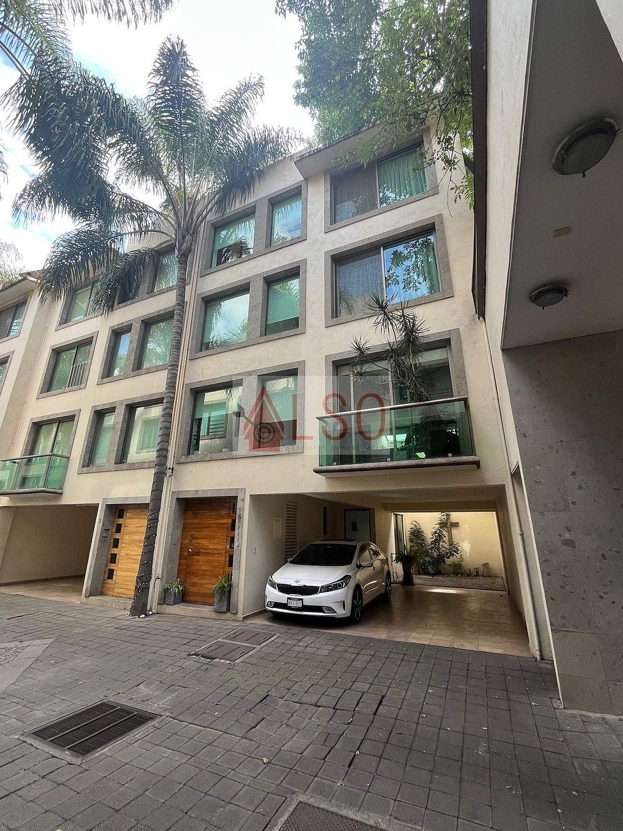 24 de 25: Fachada cas