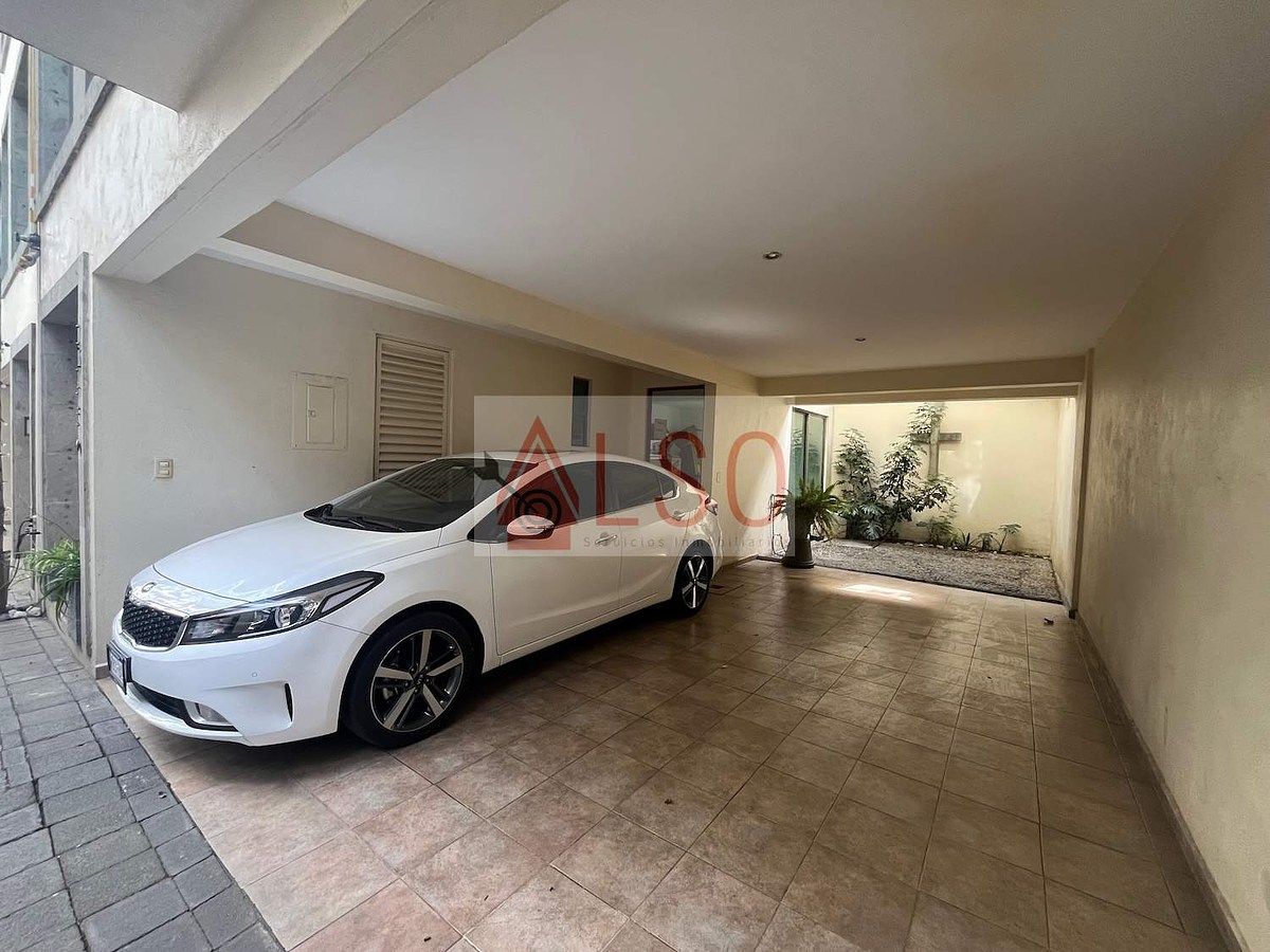 23 de 25: Estacionamiento