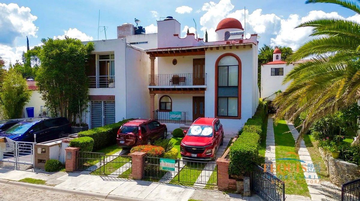 Casa de Dois Andares à Venda no Clube de Golfe Tequisquiapan | Bardana, foto 1 de 14