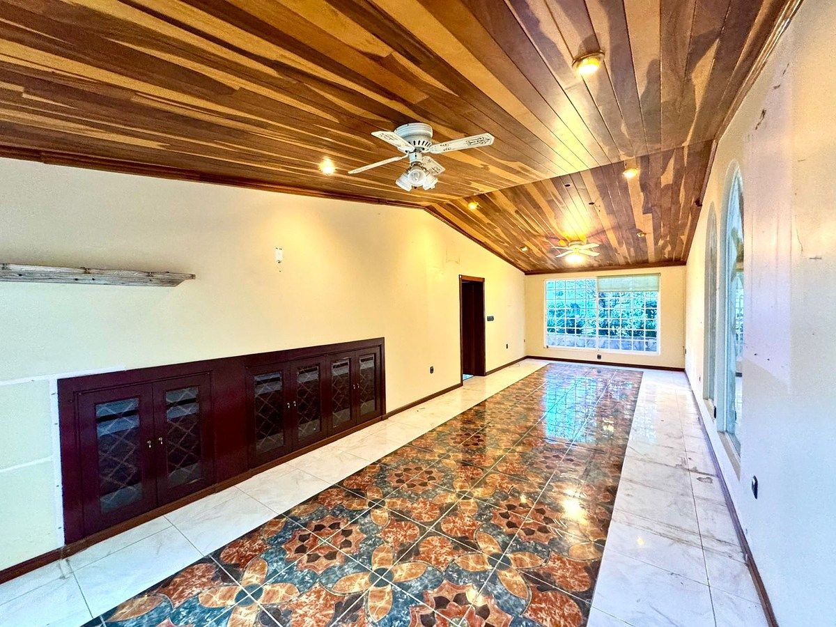 5 de 29: Salón de Juegos con Cava