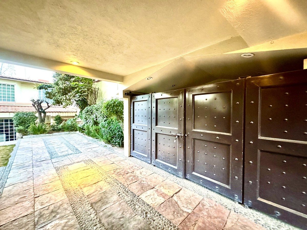 27 de 29: Estacionamientos techado