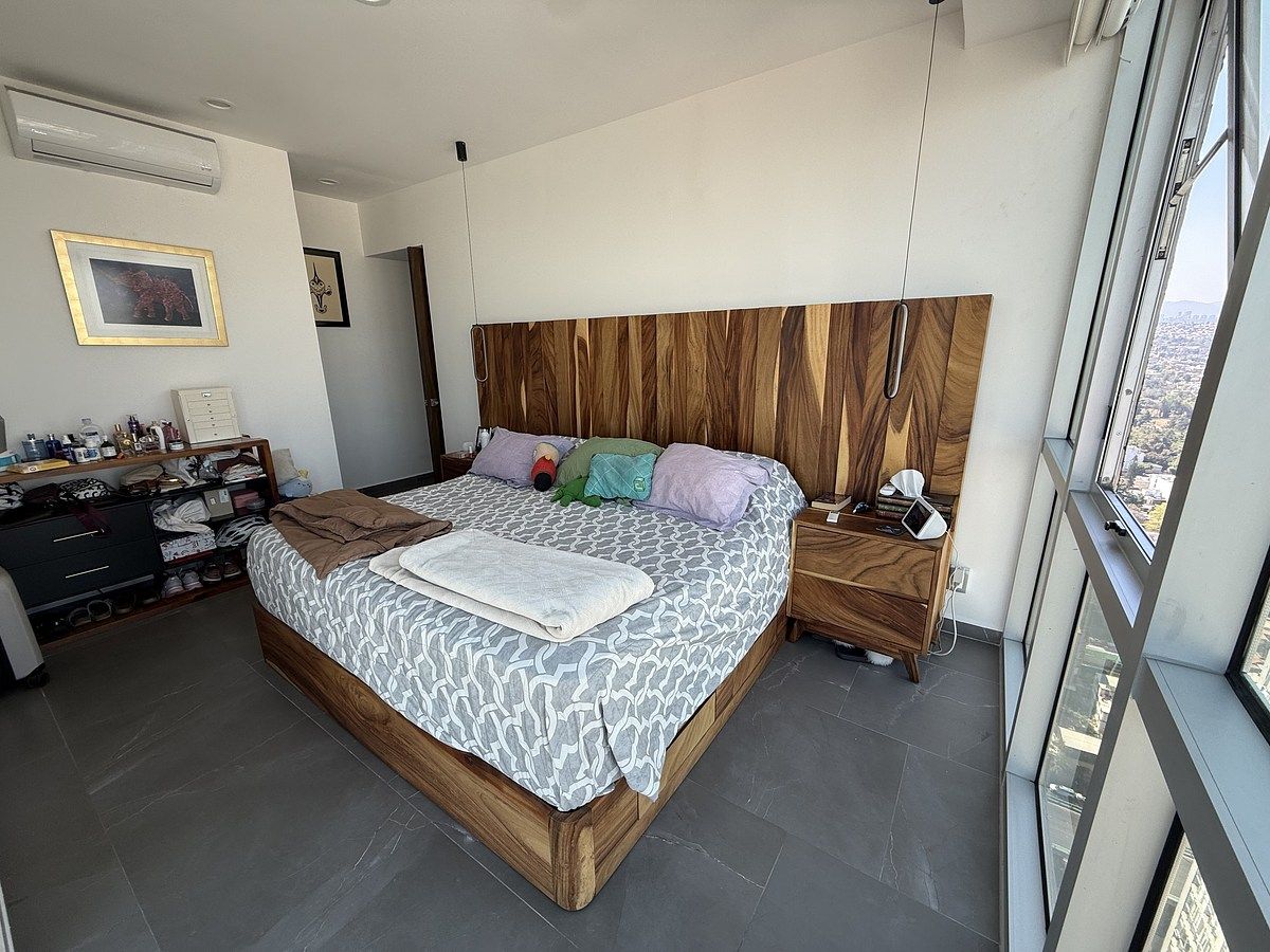 10 of 33: Habitación principal