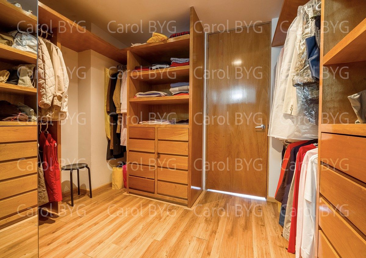 7 de 14: Amplio vestidor