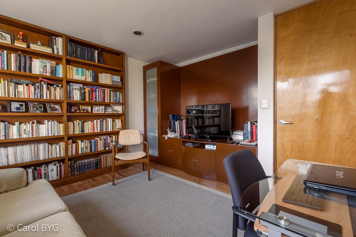 9 de 12: Estudio y/o cuarto de tele