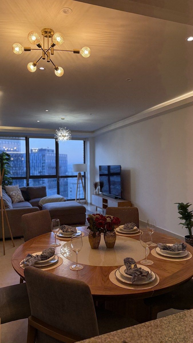 13 de 15: Sala con gran ventanal y vista al exterior