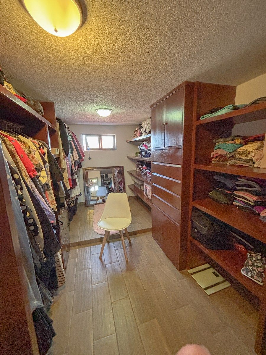 19 de 41: vestidor recámara principal