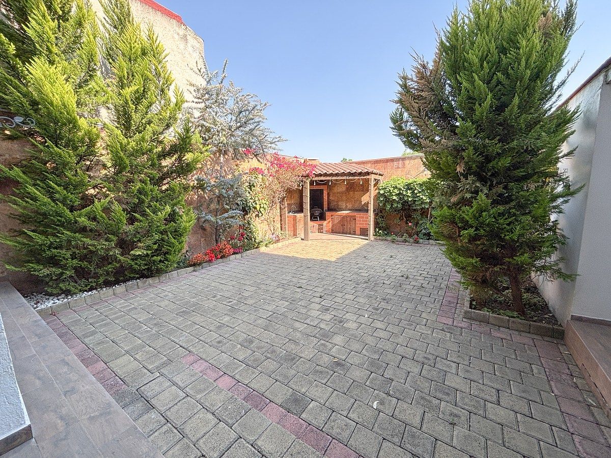 8 de 41: terraza/jardín