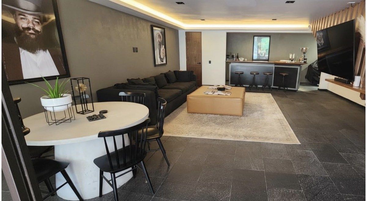 8 of 22: Family dos y bar