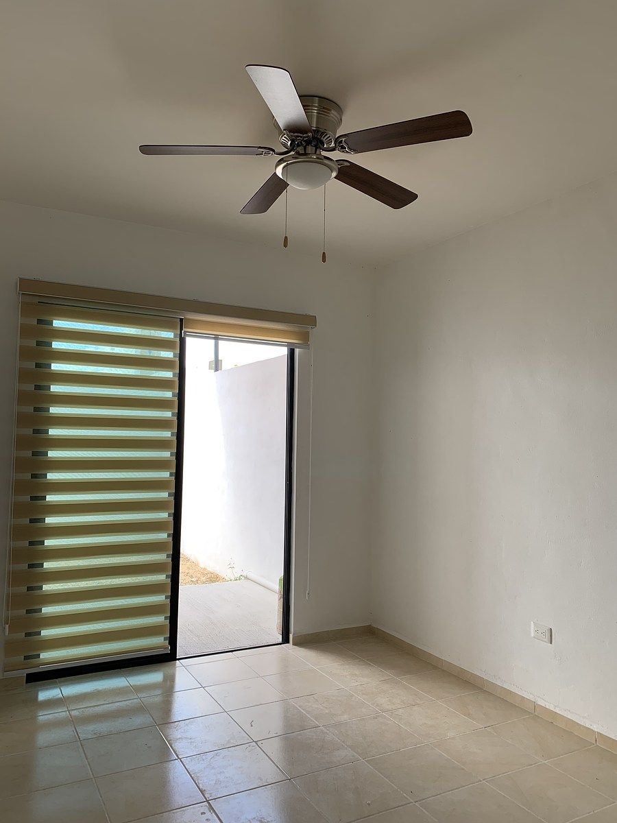 3 de 17: ventanal de comedor hacia patio