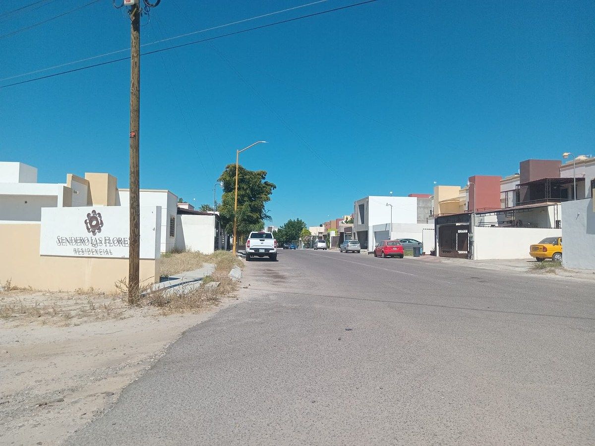 32 de 34: Entrada al residencial