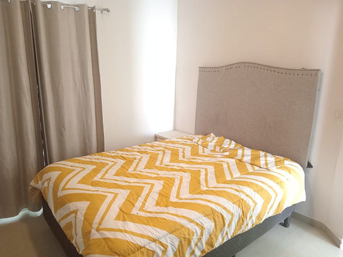 6 de 34: Recamara principal con cama matrimonial (planta baja)