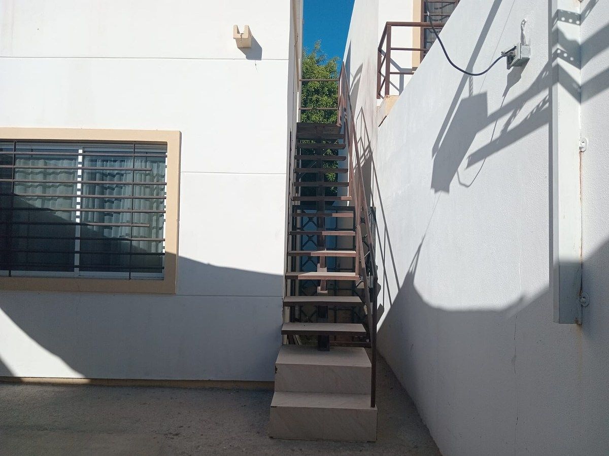 14 de 34: Escaleras externas