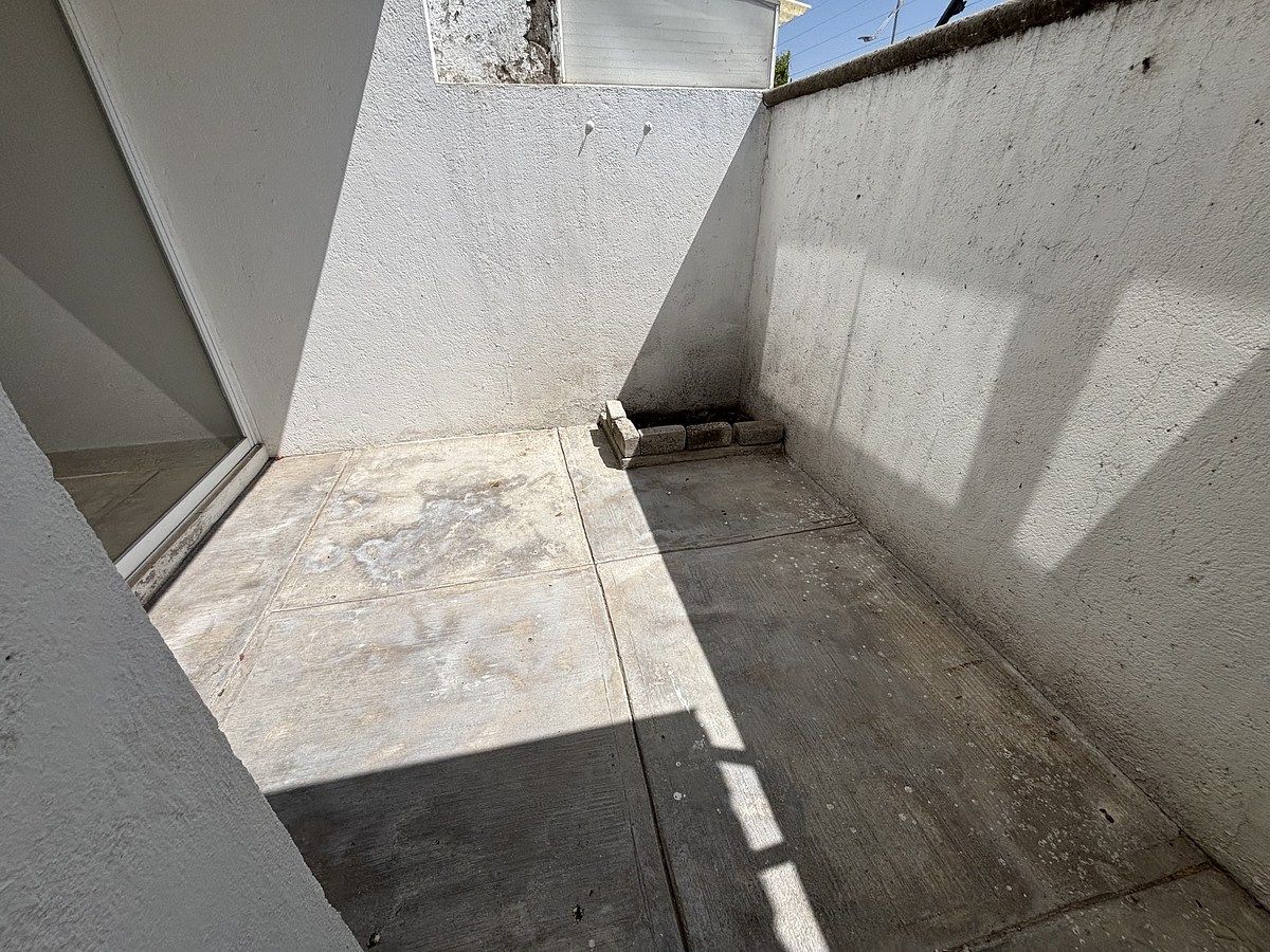 7 of 16: Patio trasero