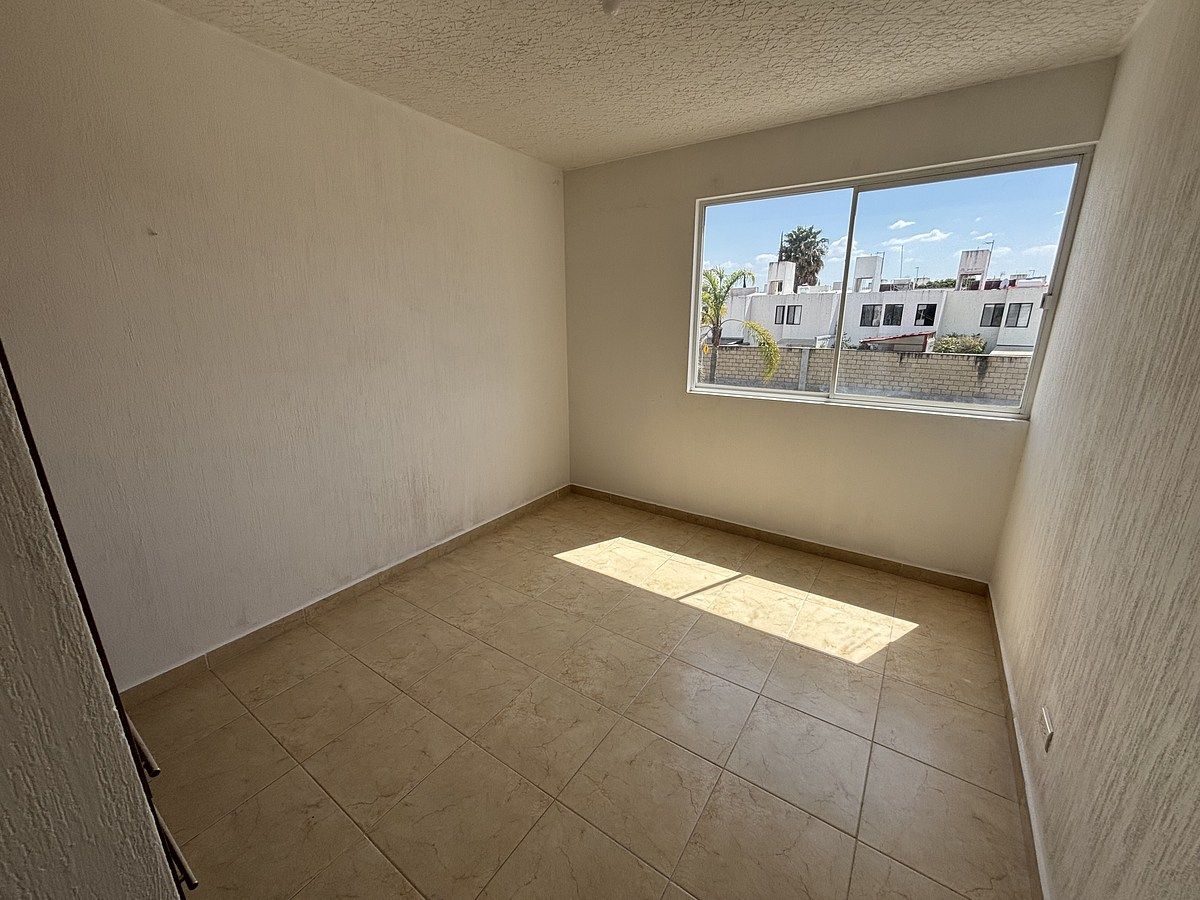 12 of 16: Habitación secundaria 2