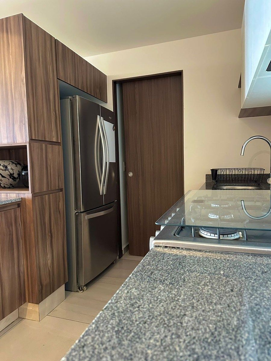 4 of 10: Cocina equipada