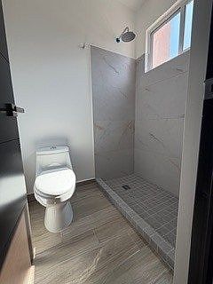 5 of 26: Baño completo recamara secundaria