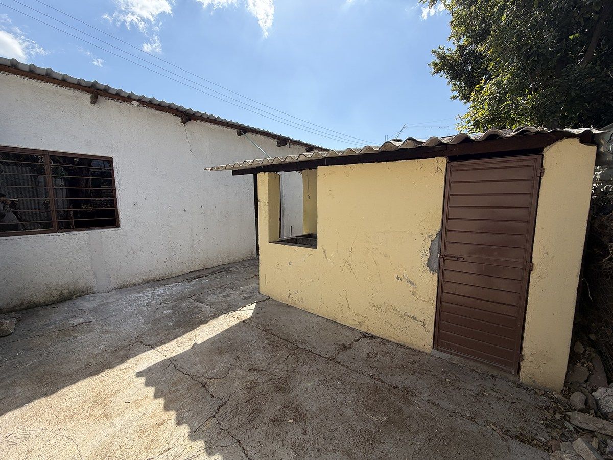 11 de 13: Patio y baño