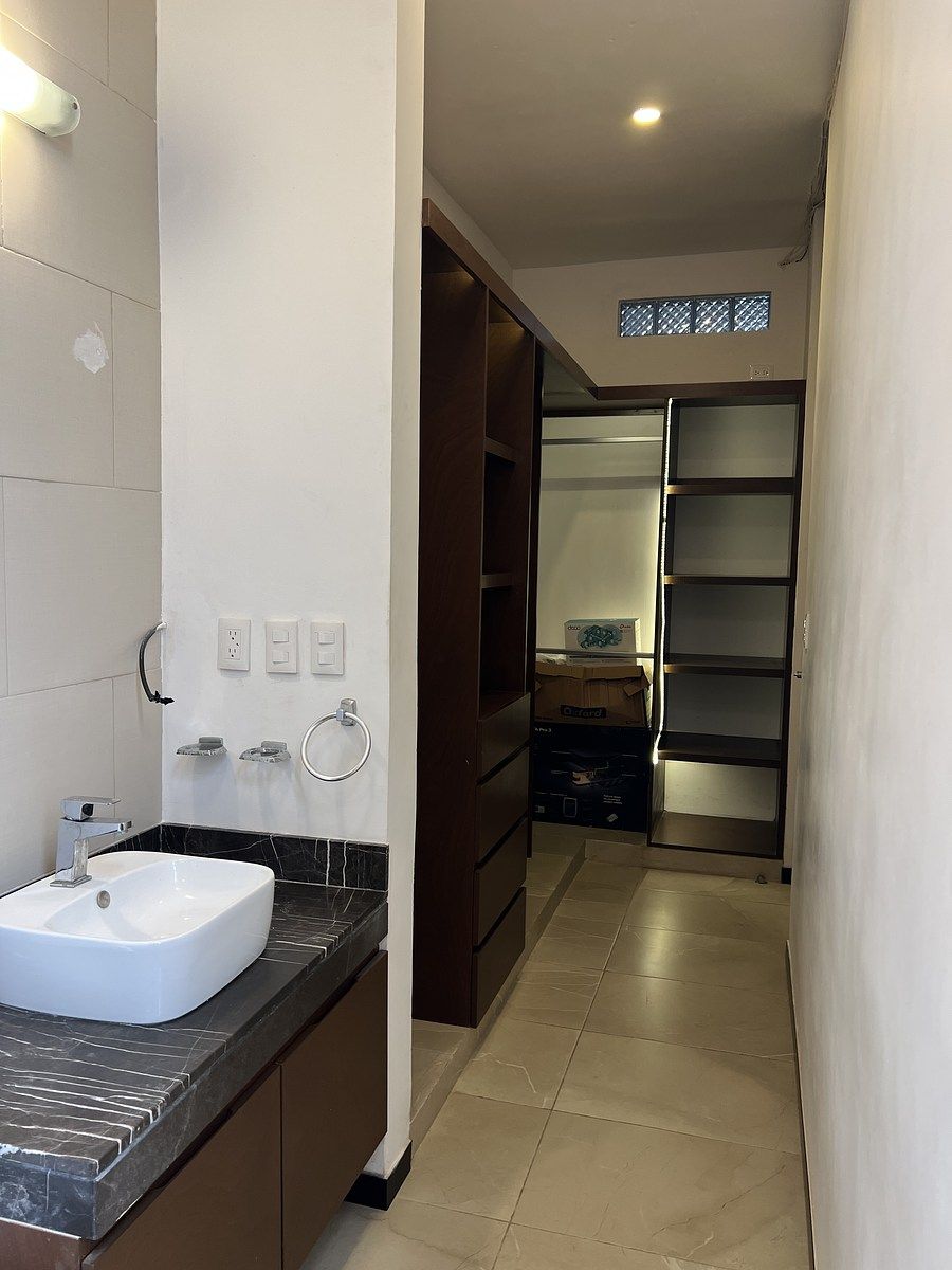 17 of 36: CLOSET VESTIDOR 1