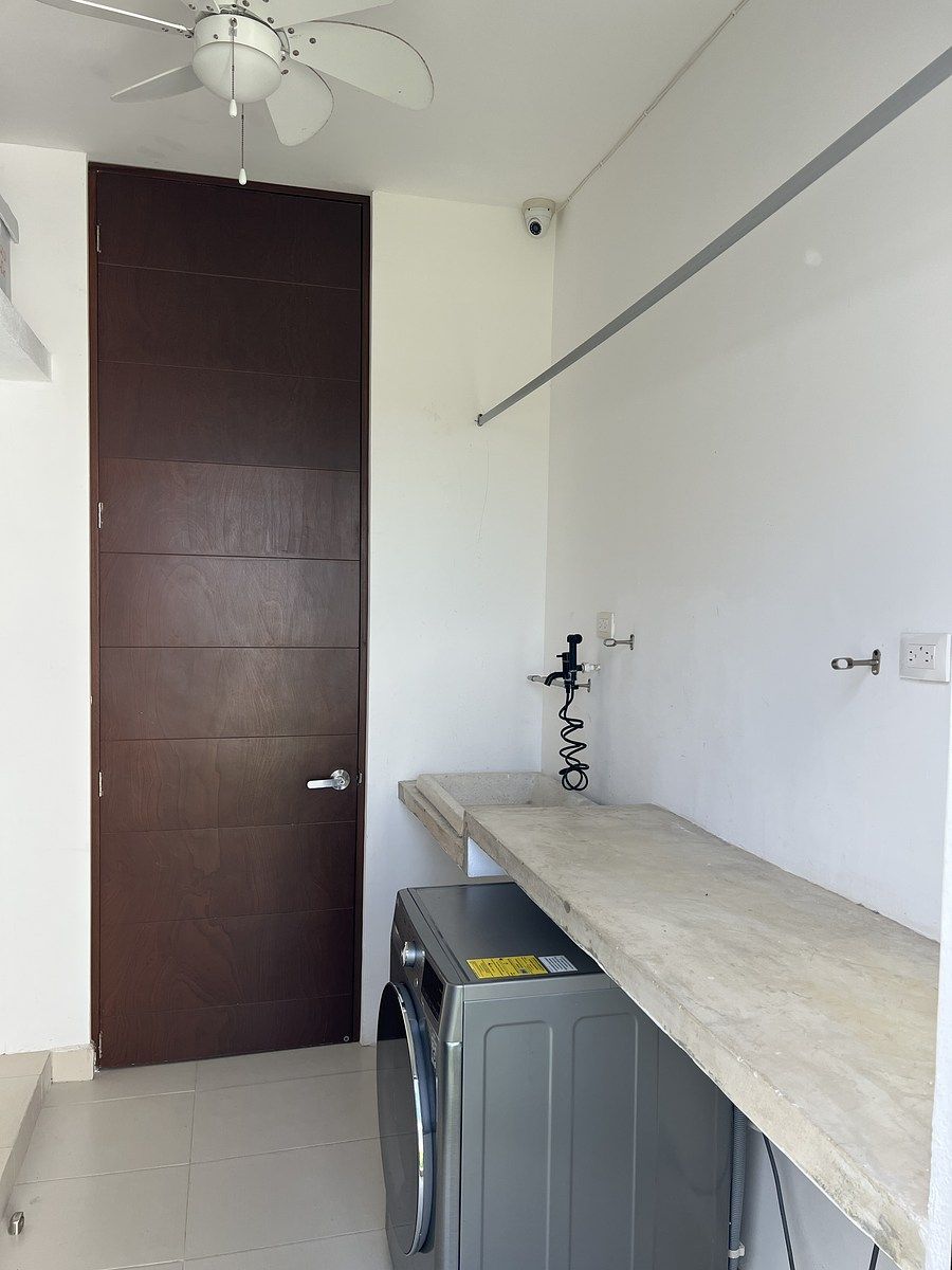 33 of 36: CUARTO DE LAVADO