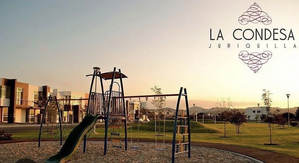 Casa en venta en la condesa juriquilla 4 Rec, una en Pb, Cto de servicio y roof.