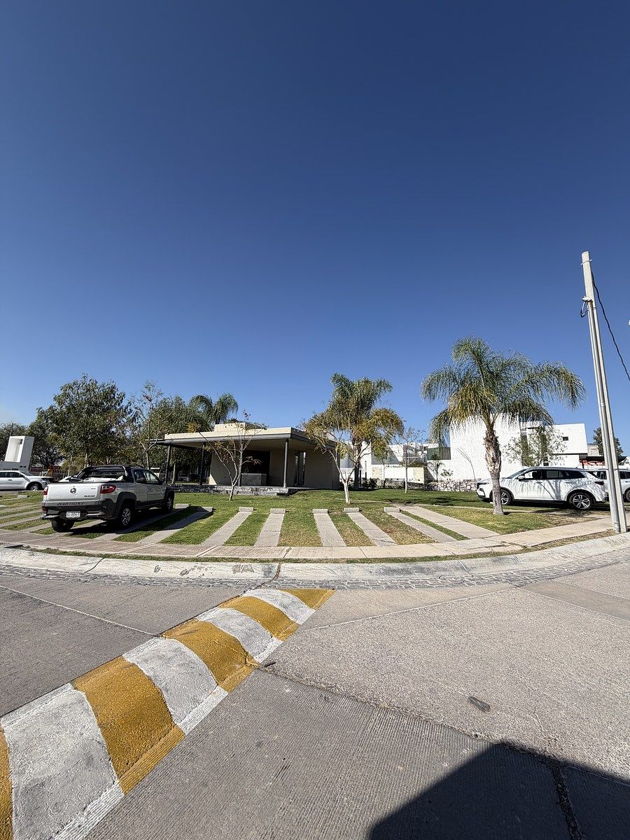 5 de 12: Estacionamientos para invitados cerca del terreno