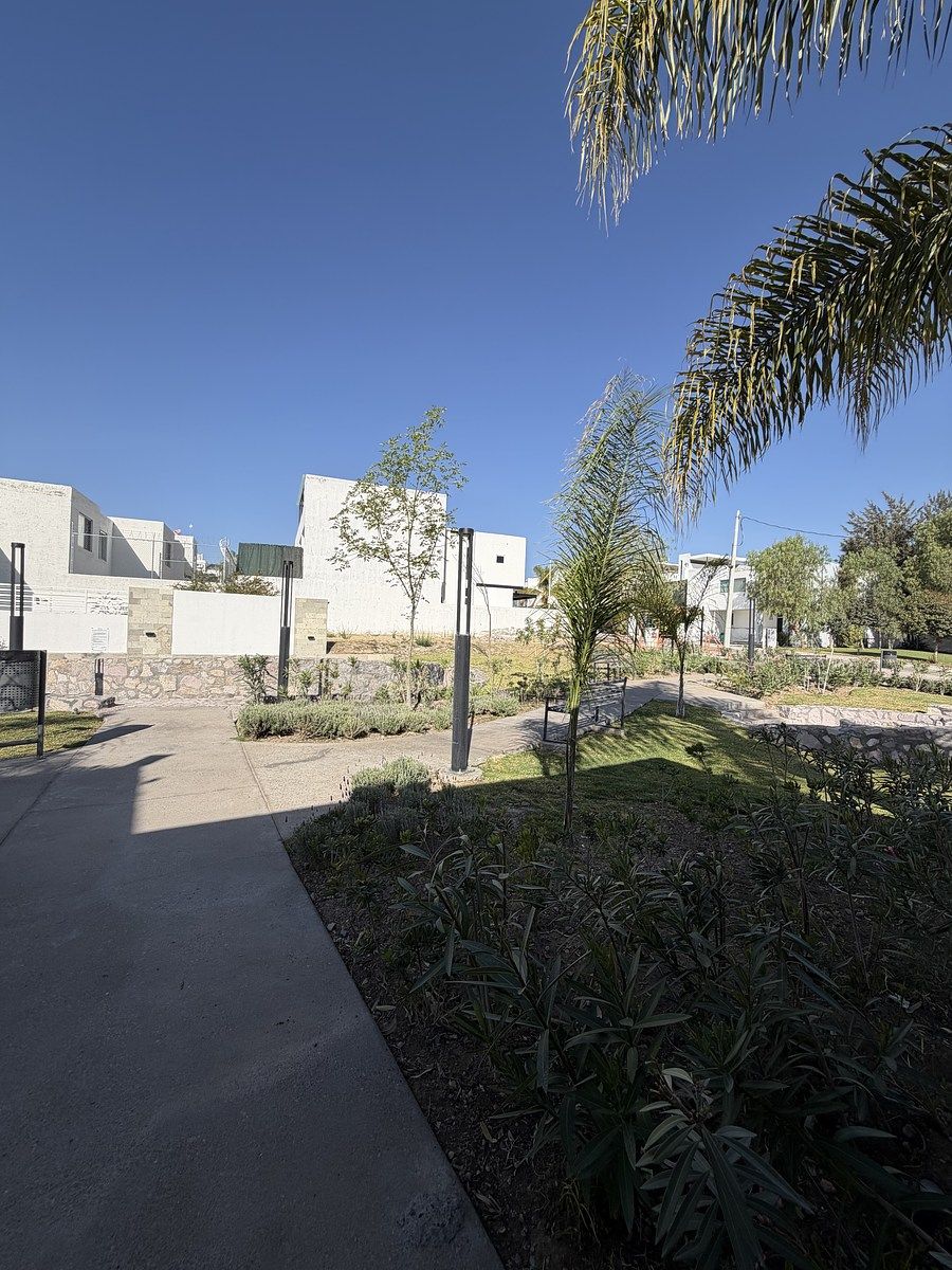 3 de 12: La vista del área común hacia el terreno