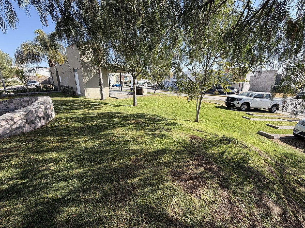 9 de 12: Terraza con baños