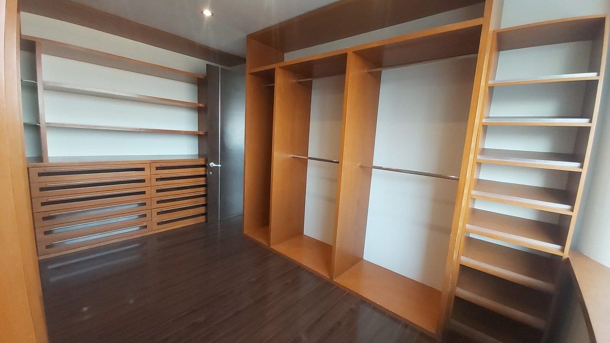 9 of 50: Walking-Closet Recámara Principal