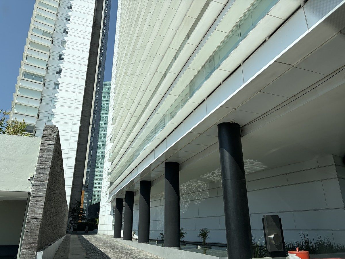 3 of 51: Entrada Residencial