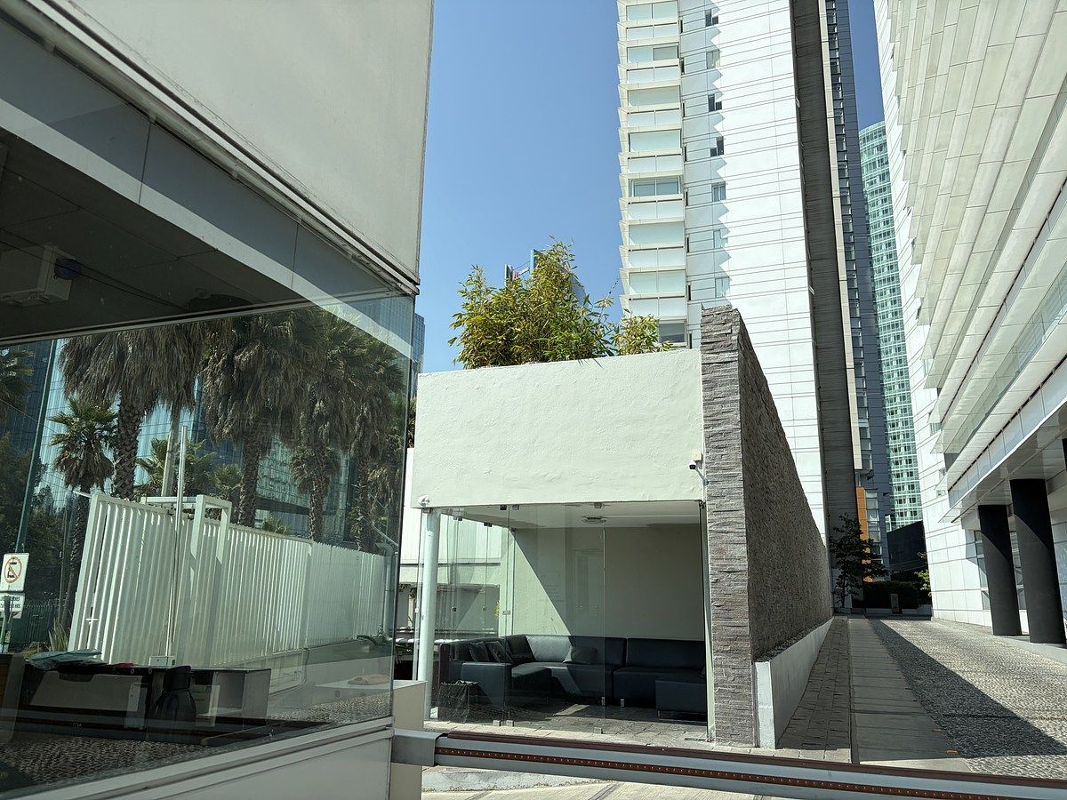 4 of 51: Sala Conductores