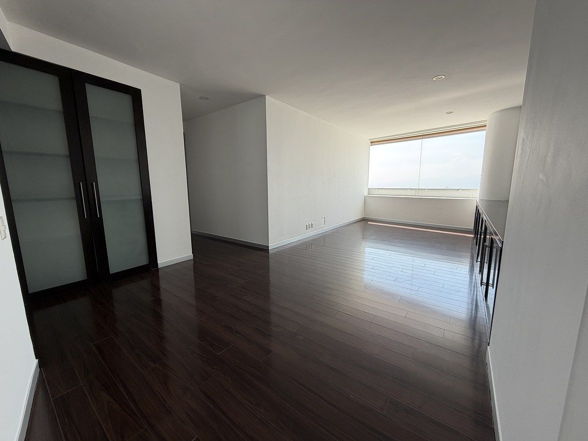 16 of 51: Family Room