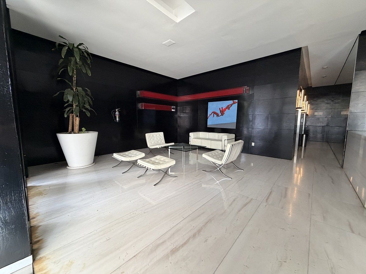 1 of 51: Lobby Torre