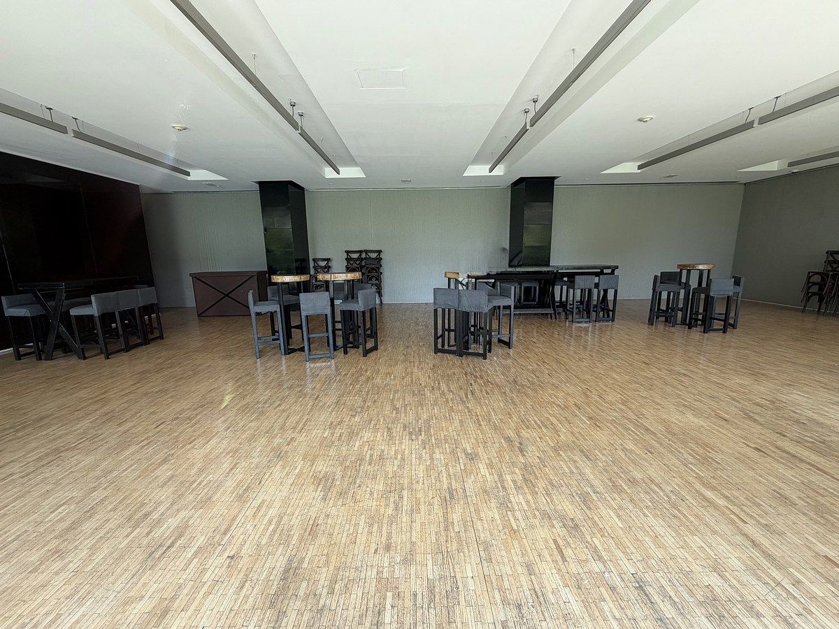 28 of 51: Salon Fiestas