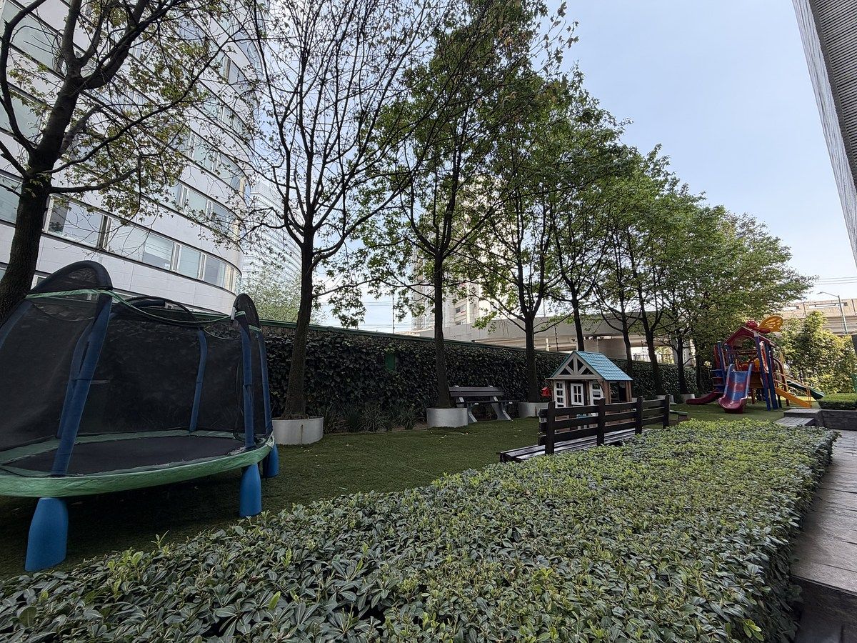 32 of 51: Area Juegos Niños