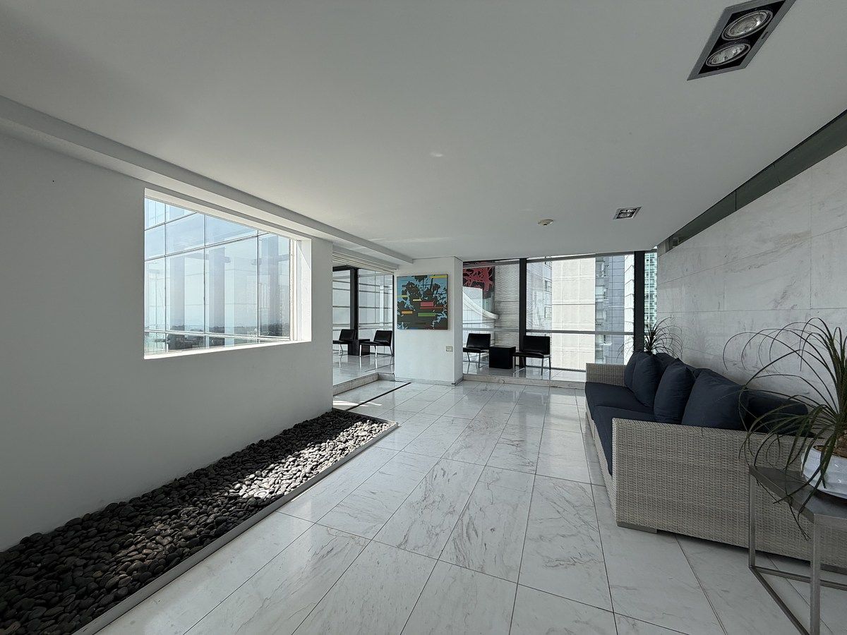 47 of 50: Zonas Comunes