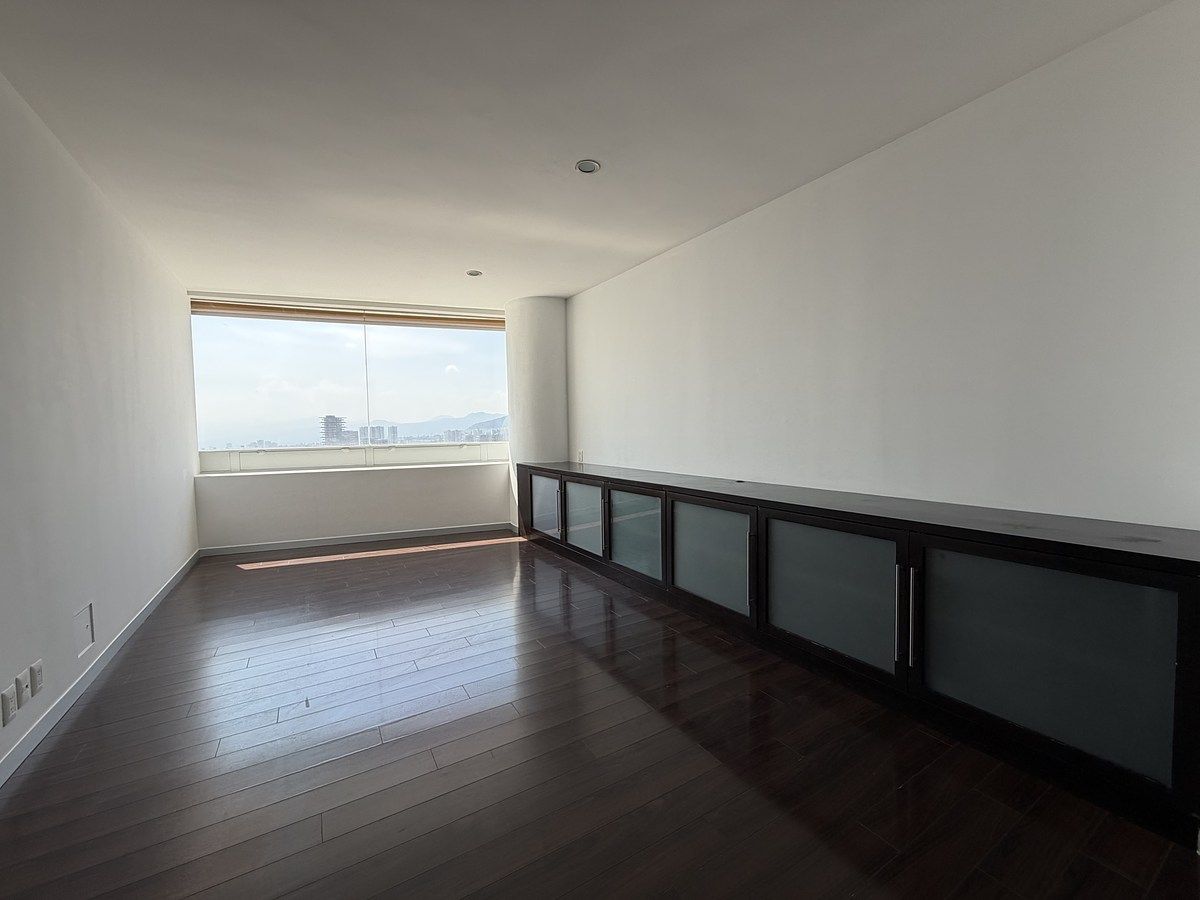 17 of 50: Family Room