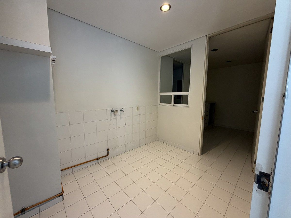 49 of 51: Lavanderia