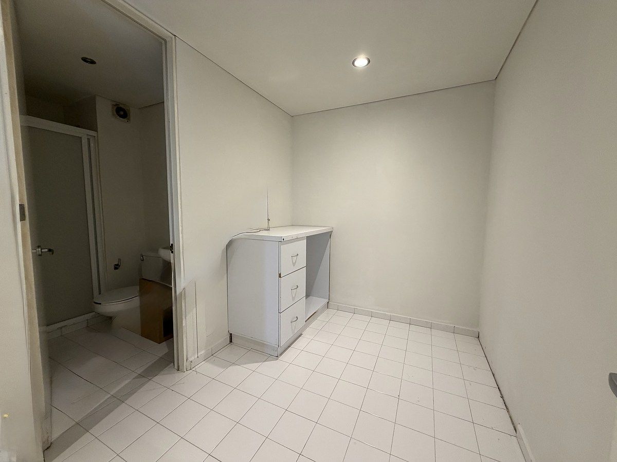 50 of 50: Cuarto de Servicio