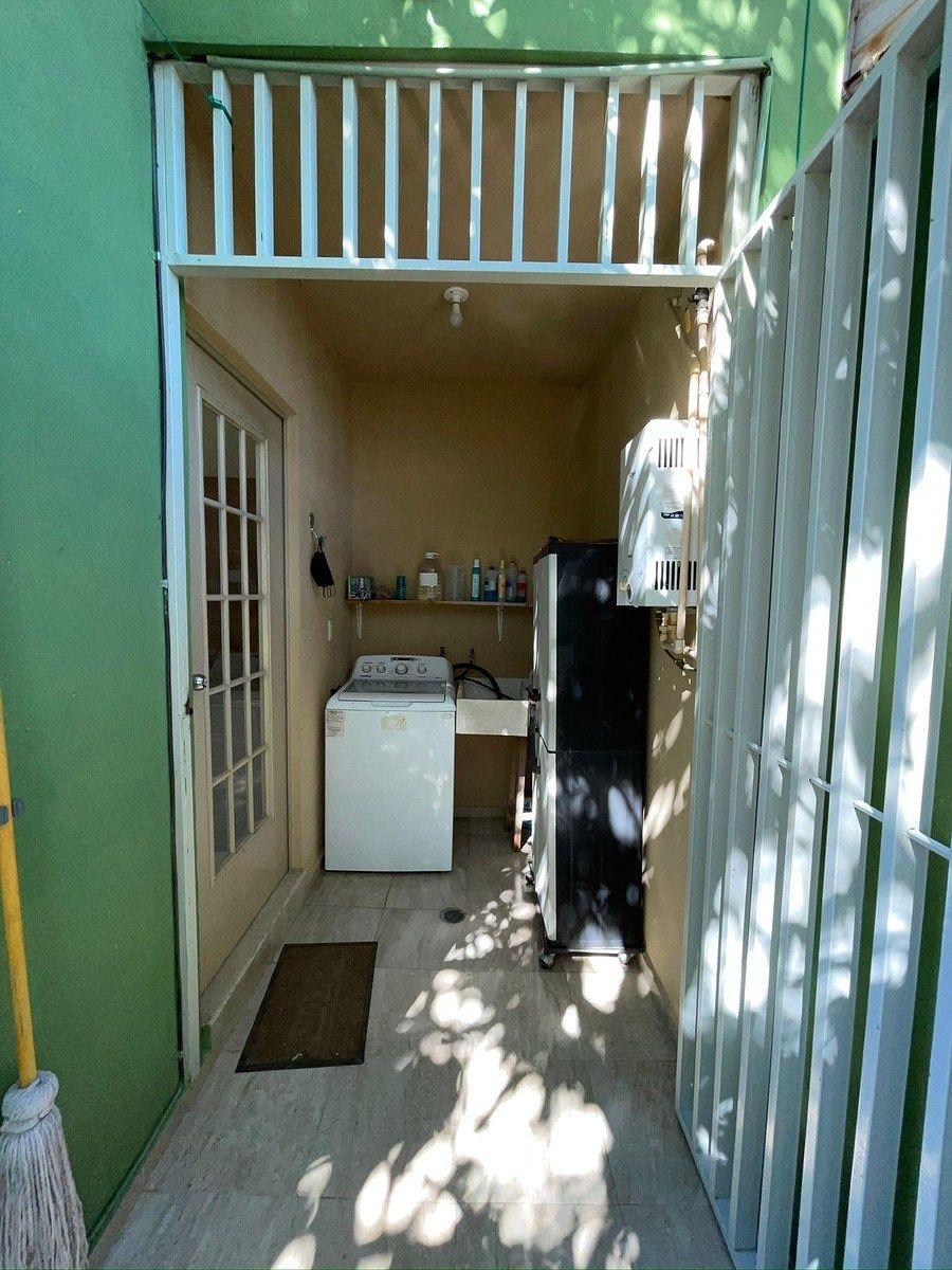 10 of 12: CUARTO DE LAVADO