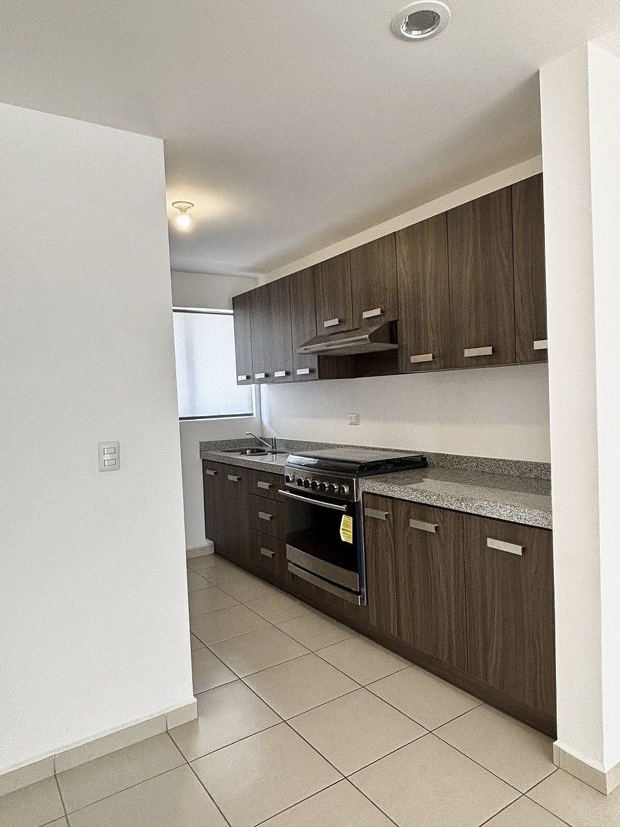 3 de 17: Cocina equipada en granito .