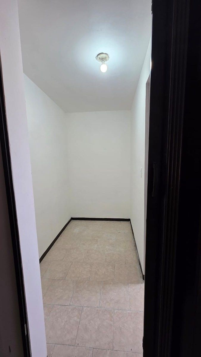 13 of 24: CLOSET RECAMARA PRINCIPAL