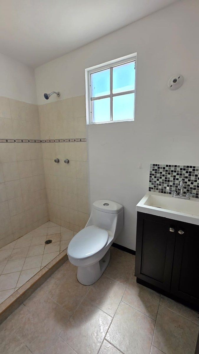 19 of 24: BAÑO COMPLETO