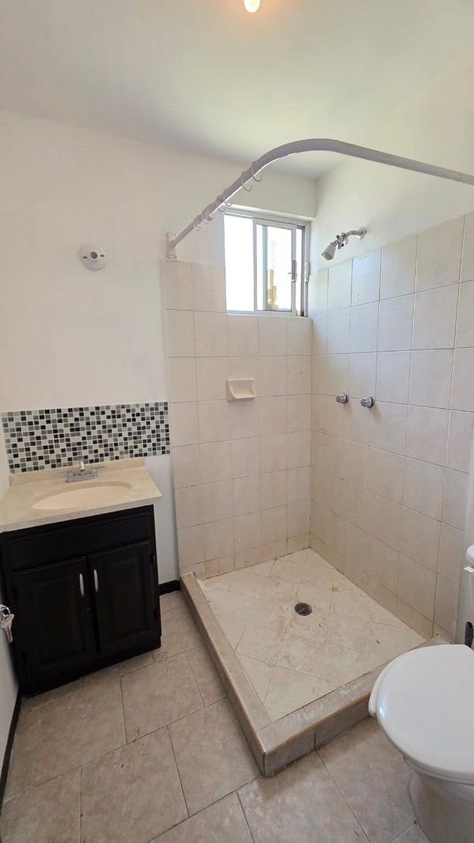 12 of 24: BAÑO COMPLETO RECAMARA PRINCIPAL