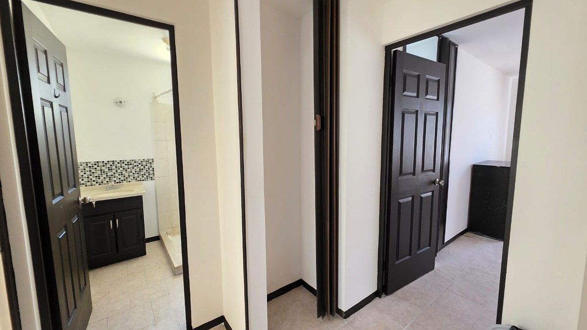 10 of 24: CUARTO PRINCIPAL CON BAÑO COMPLETO Y CLOSET